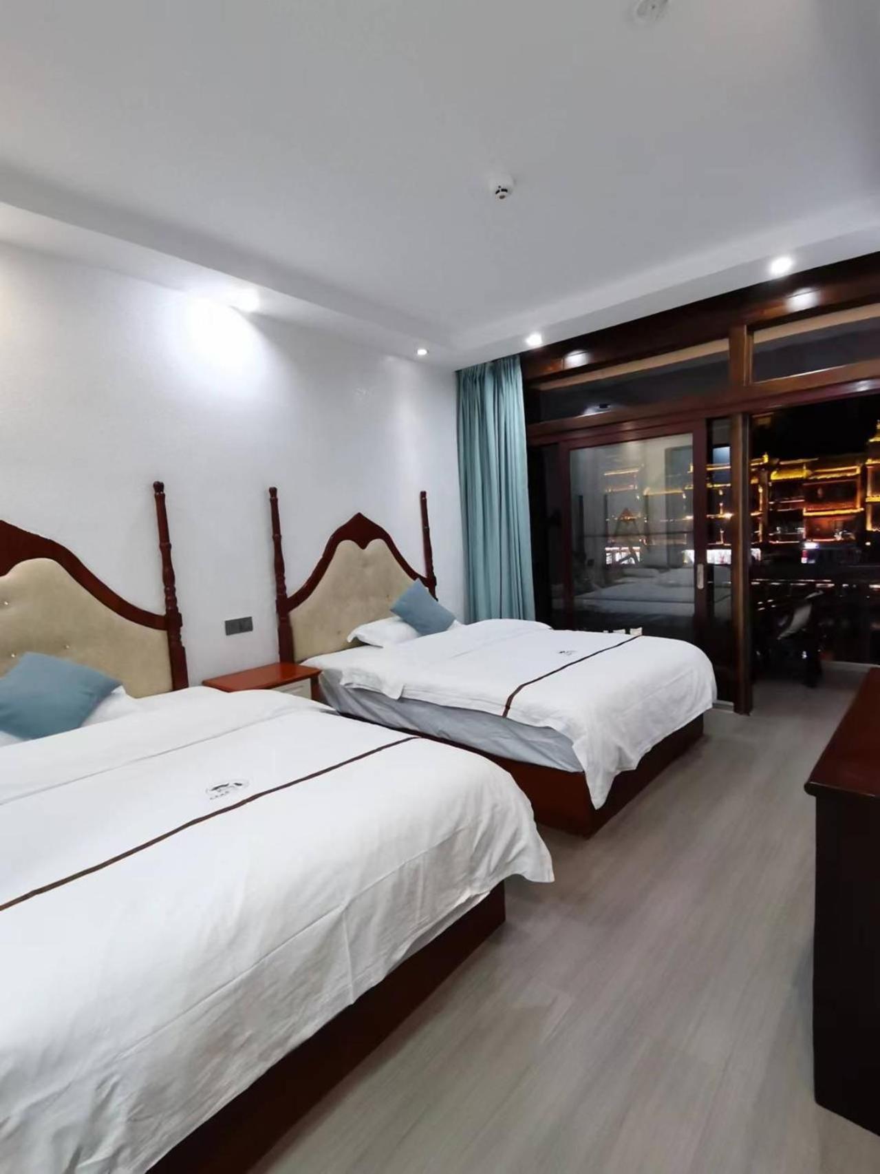 Fenghuang Ancient Town Lazy Cat Riverside Inn Exterior foto
